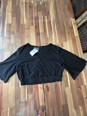 NWT Plus Sz XL Black Flutter Short Sleeve V-Neck Pullover Crop Top Lightweight